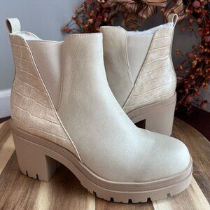 Sun + Stone Women's Veronikaa Pull-On Lug Chelsea Booties Sz 9M Ecru Croc